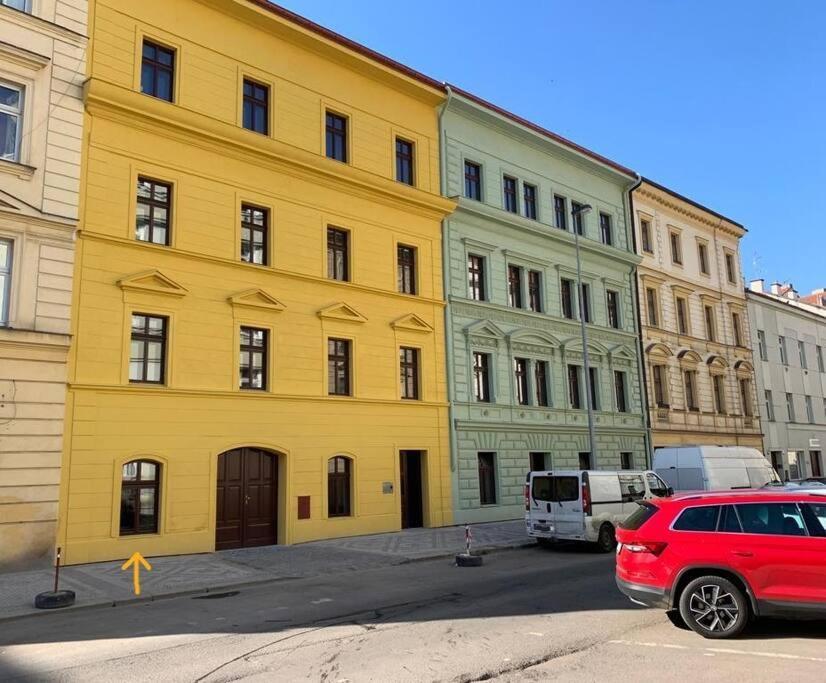 Studio V Prizemi S Kuchyni A Koupelnou Praag Buitenkant foto