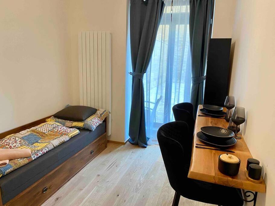 Studio V Prizemi S Kuchyni A Koupelnou Praag Buitenkant foto